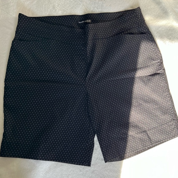 Hilary Radley Pants - Hilary Radley black pull-on patterned shorts